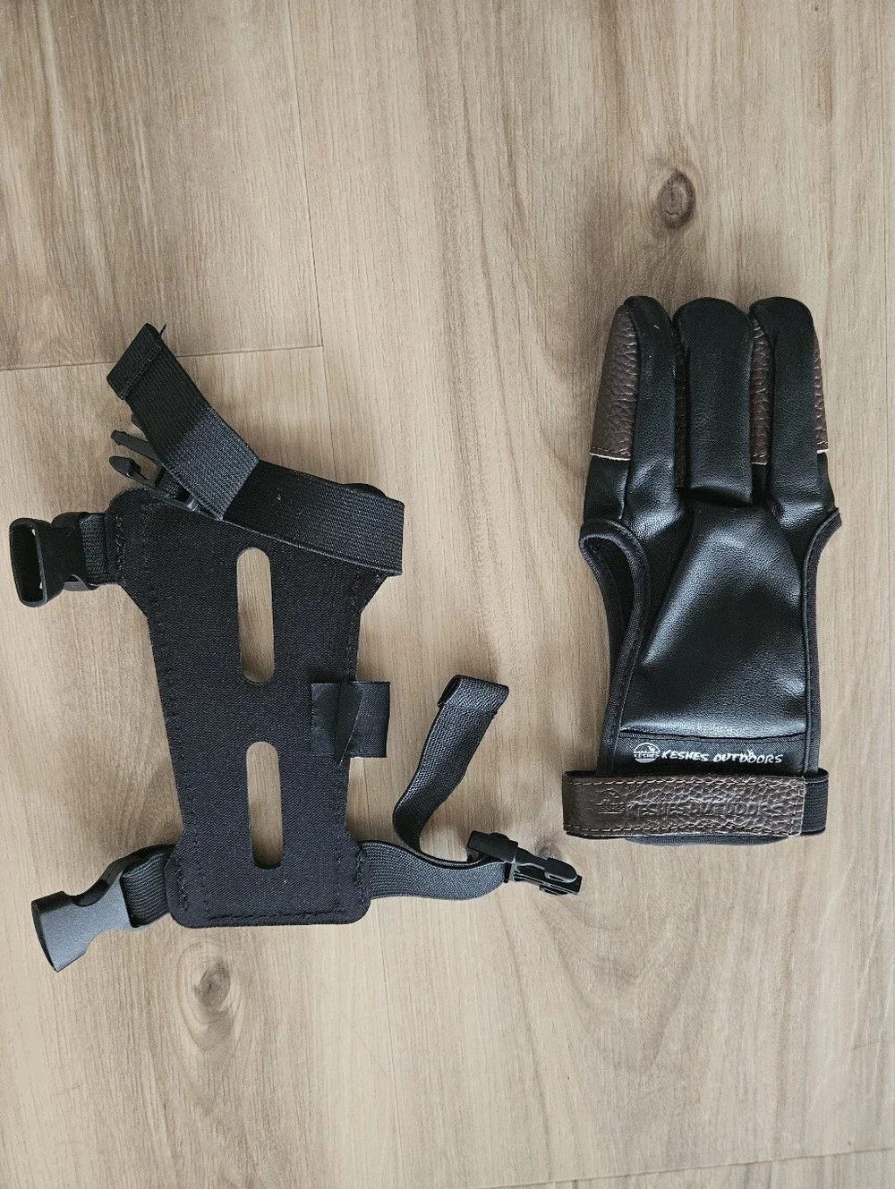Youth SMALL Archery Glove with Forearm Protective Gear Set